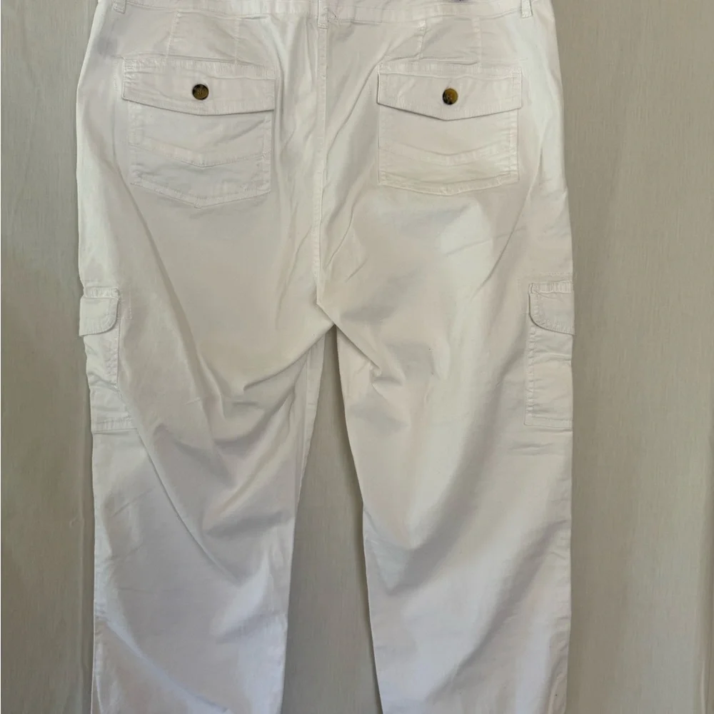 Caribbean Joe women’s  White Cargo Pants - Picture 2 of 6